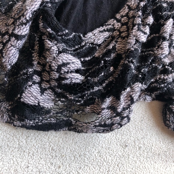 Flowy Vintage Crop Top - Picture 4 of 6